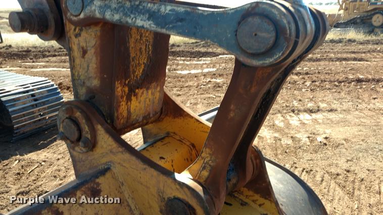 image for item DA4367 2003 John Deere 200C LC excavator