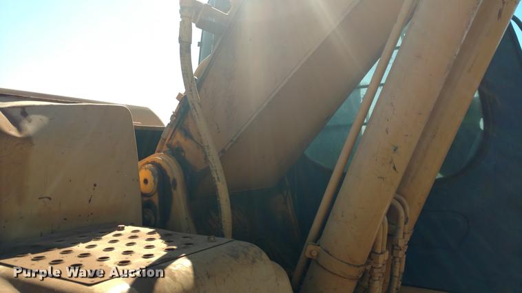 image for item DA4367 2003 John Deere 200C LC excavator