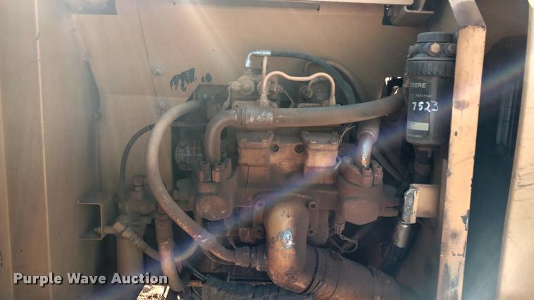 image for item DA4367 2003 John Deere 200C LC excavator