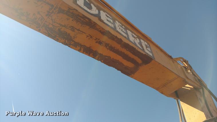 image for item DA4367 2003 John Deere 200C LC excavator