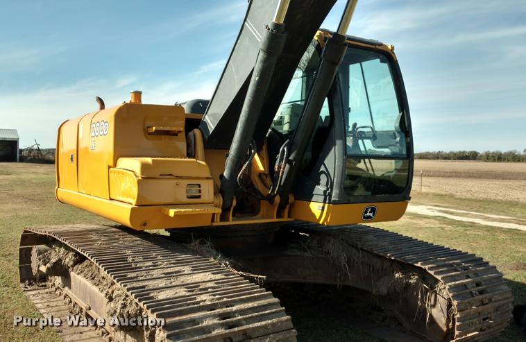 image for item DA4394 2008 John Deere 200D LC excavator