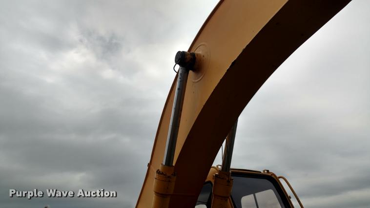 image for item DA4395 1997 John Deere 200LC excavator