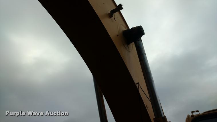 image for item DA4395 1997 John Deere 200LC excavator