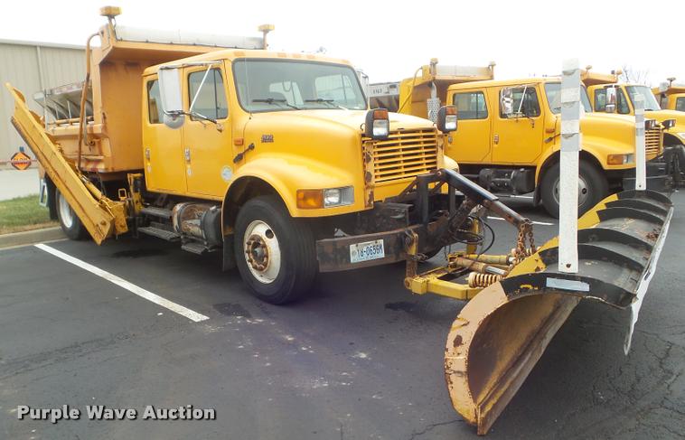 image for item DA5034 2001 International 4900 dump truck