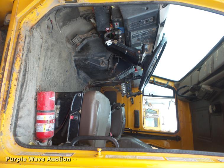 image for item DA5034 2001 International 4900 dump truck