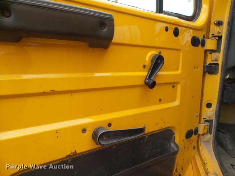 image for item DA5034 2001 International 4900 dump truck