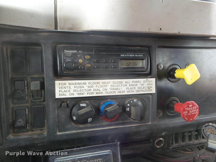 image for item DA5034 2001 International 4900 dump truck