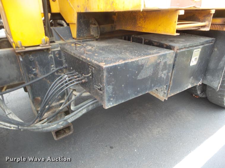 image for item DA5034 2001 International 4900 dump truck