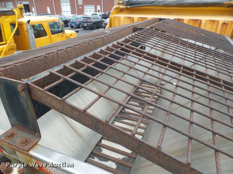 image for item DA5034 2001 International 4900 dump truck