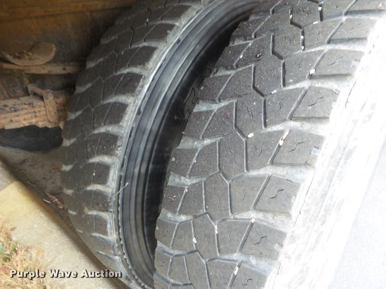 image for item DA5034 2001 International 4900 dump truck