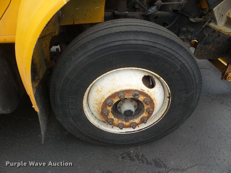 image for item DA5034 2001 International 4900 dump truck