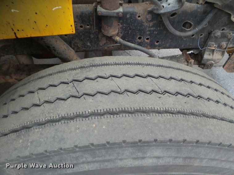 image for item DA5034 2001 International 4900 dump truck