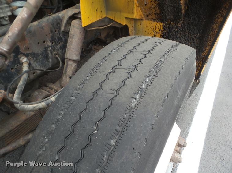 image for item DA5034 2001 International 4900 dump truck