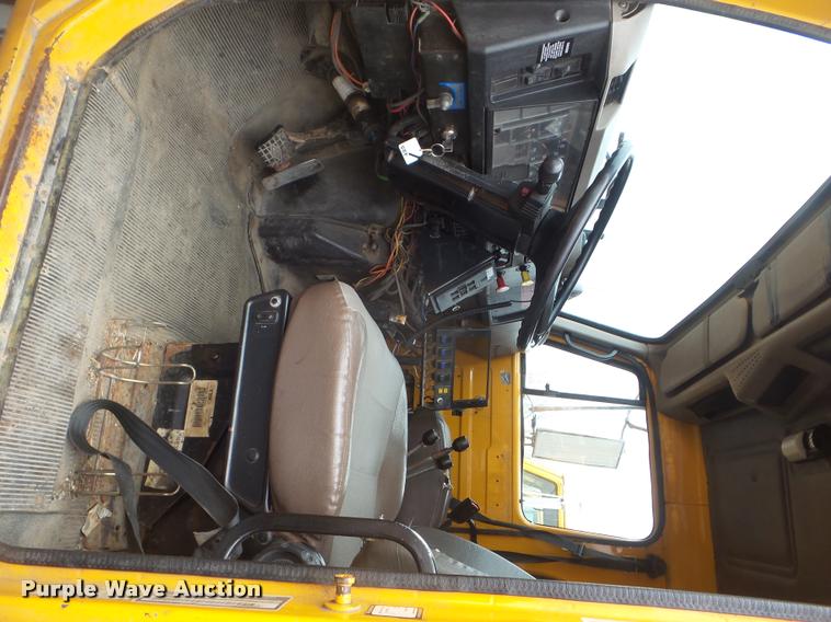 image for item DA5035 2000 International 4900 dump truck