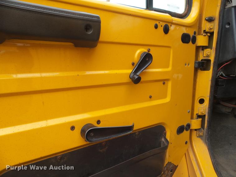 image for item DA5035 2000 International 4900 dump truck