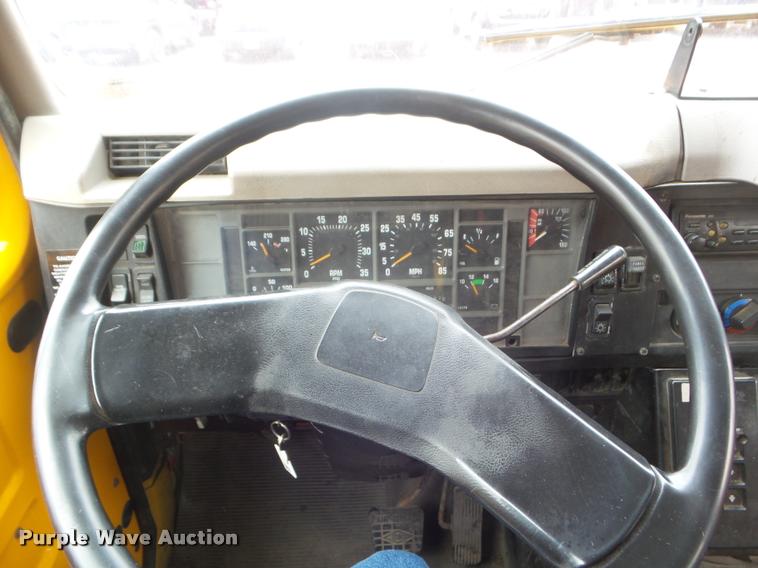 image for item DA5035 2000 International 4900 dump truck