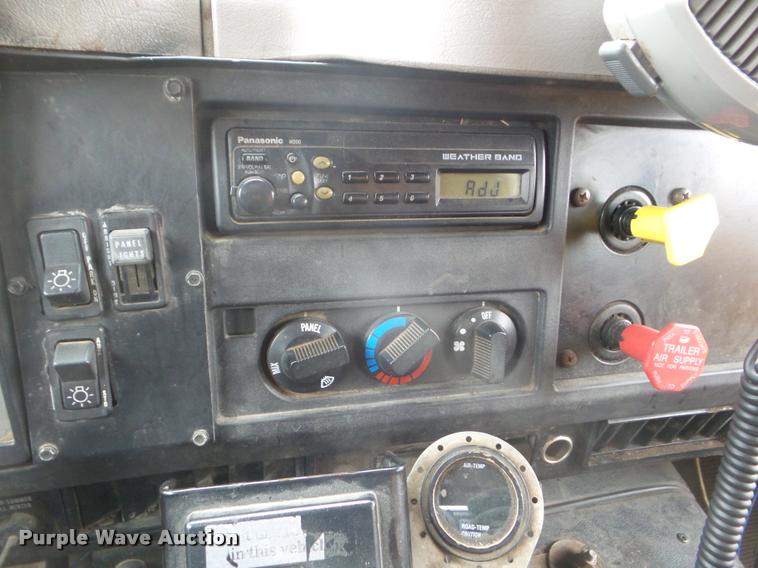 image for item DA5035 2000 International 4900 dump truck