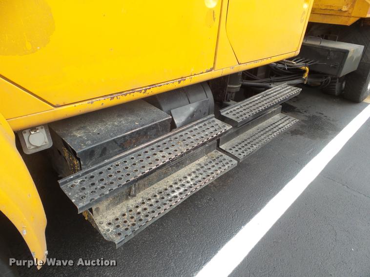 image for item DA5035 2000 International 4900 dump truck