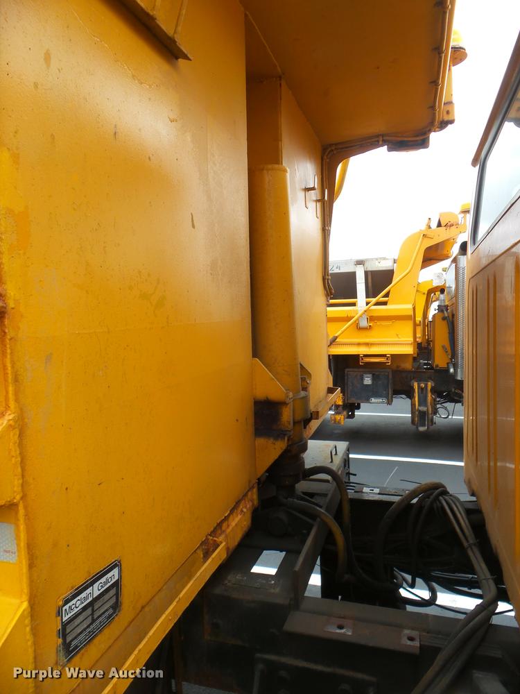 image for item DA5035 2000 International 4900 dump truck