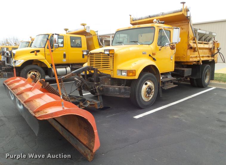image for item DA5038 2001 International 4900 dump truck