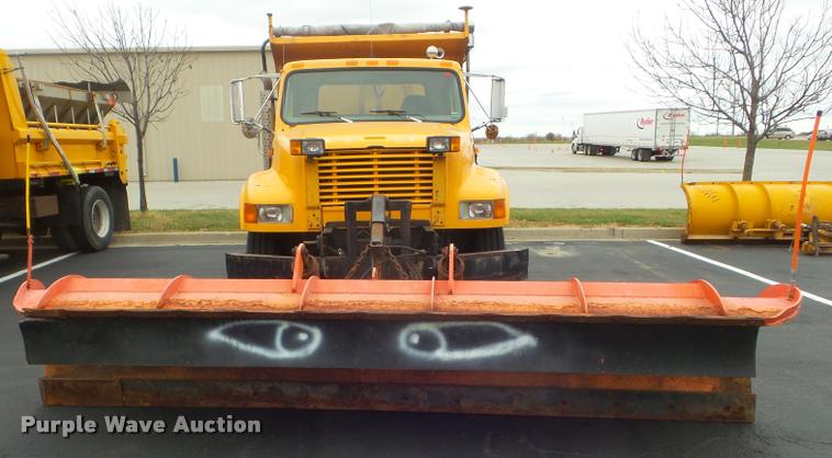 image for item DA5038 2001 International 4900 dump truck