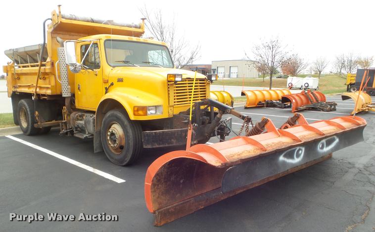 image for item DA5038 2001 International 4900 dump truck