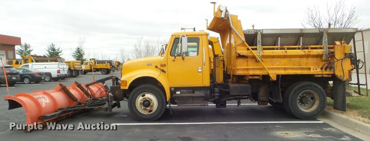 image for item DA5038 2001 International 4900 dump truck