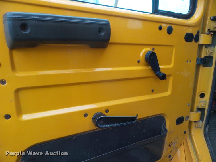 image for item DA5038 2001 International 4900 dump truck