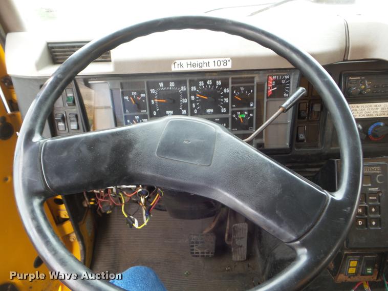 image for item DA5038 2001 International 4900 dump truck