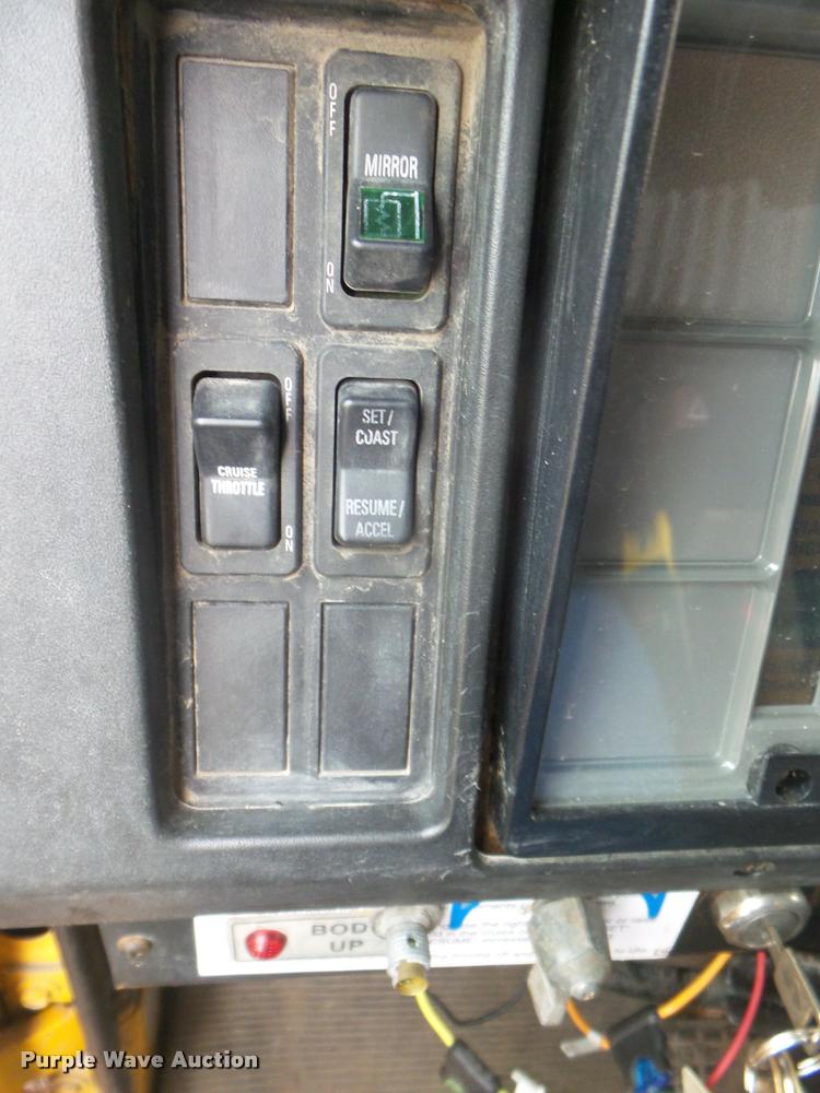 image for item DA5038 2001 International 4900 dump truck