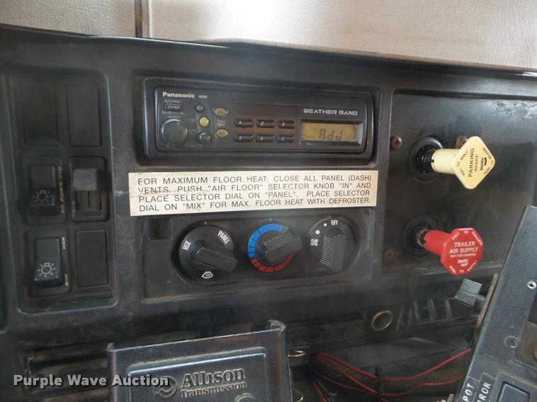 image for item DA5038 2001 International 4900 dump truck