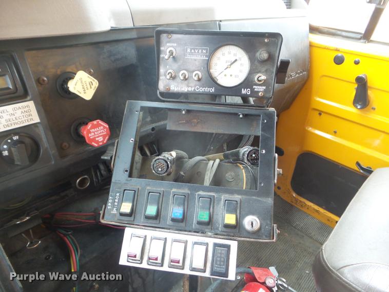 image for item DA5038 2001 International 4900 dump truck