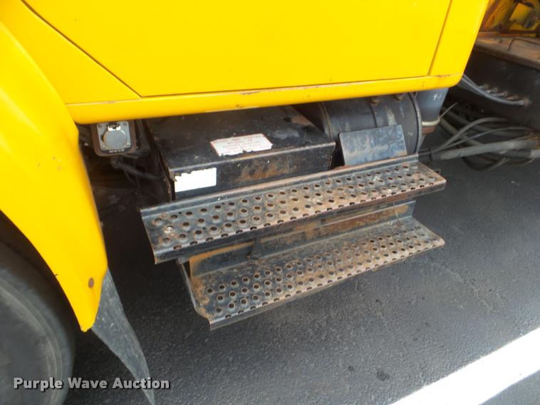 image for item DA5038 2001 International 4900 dump truck