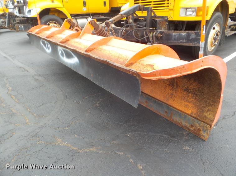 image for item DA5038 2001 International 4900 dump truck