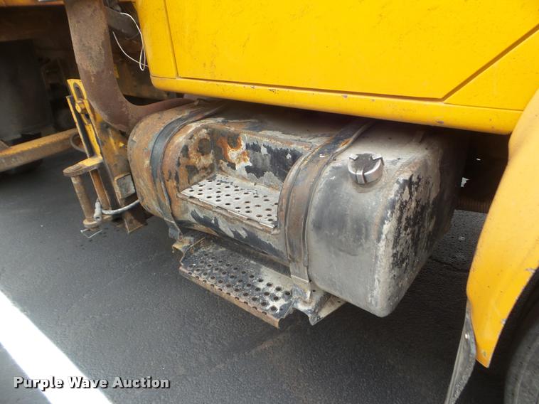 image for item DA5038 2001 International 4900 dump truck