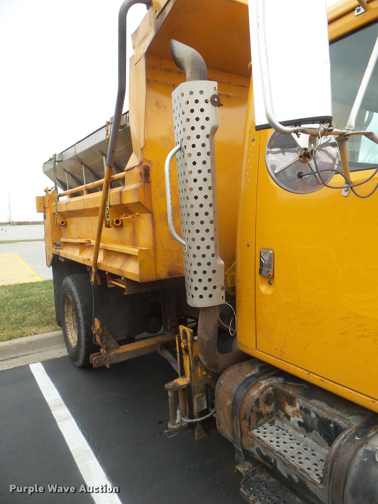 image for item DA5038 2001 International 4900 dump truck