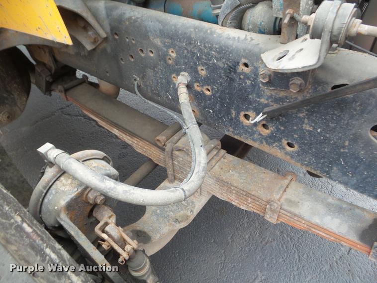 image for item DA5038 2001 International 4900 dump truck