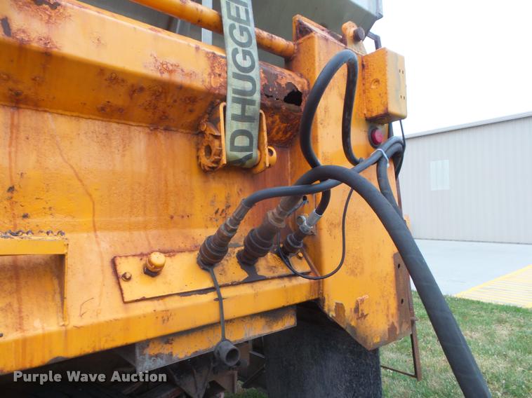 image for item DA5038 2001 International 4900 dump truck