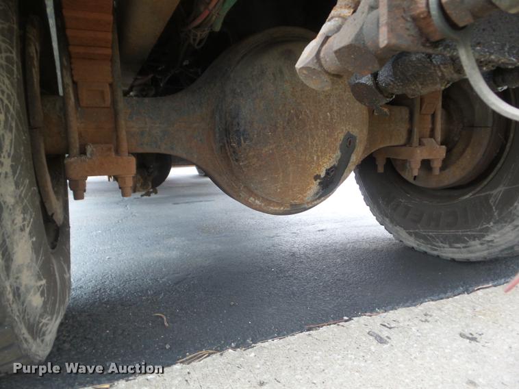 image for item DA5038 2001 International 4900 dump truck