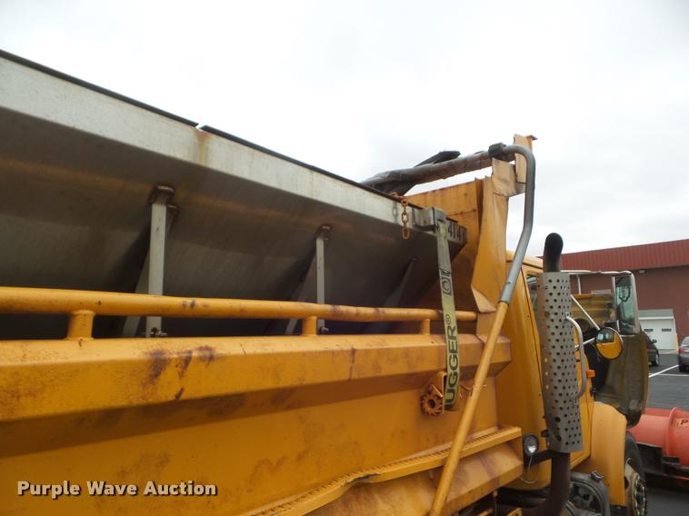 image for item DA5038 2001 International 4900 dump truck