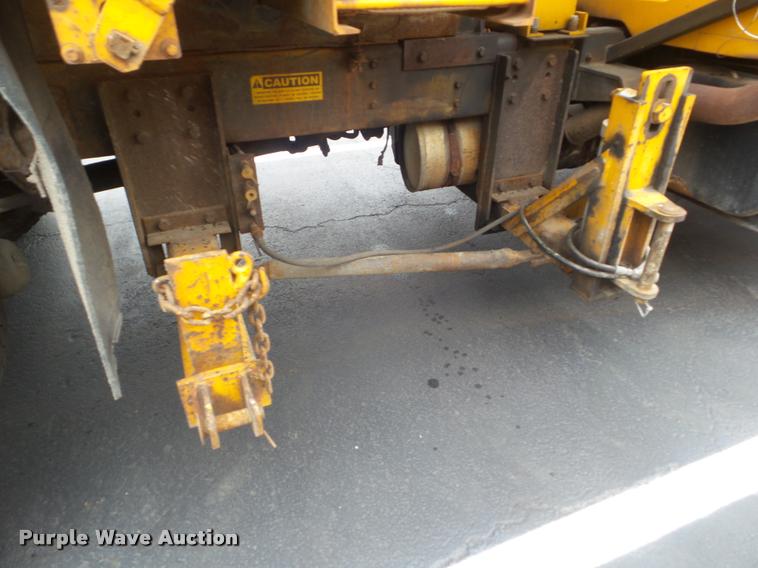 image for item DA5038 2001 International 4900 dump truck