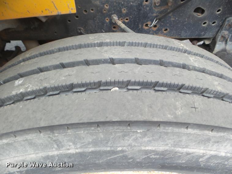 image for item DA5038 2001 International 4900 dump truck