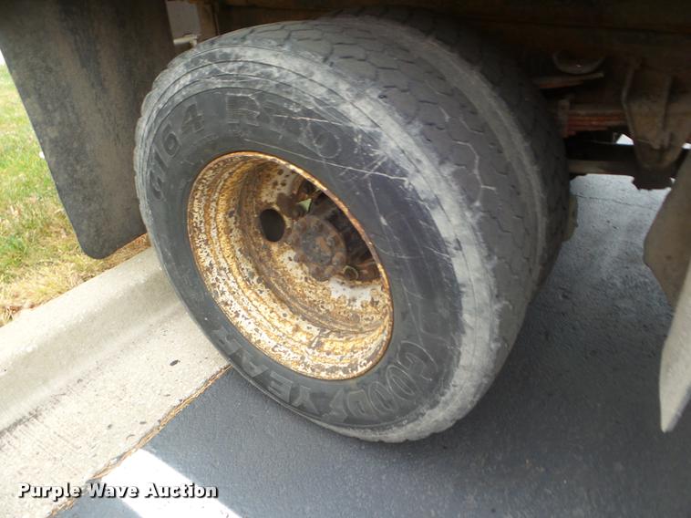 image for item DA5038 2001 International 4900 dump truck