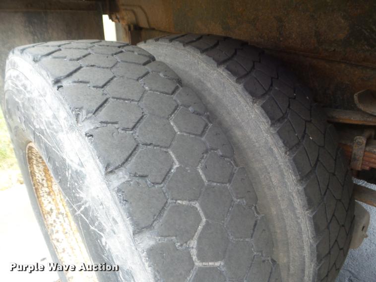 image for item DA5038 2001 International 4900 dump truck