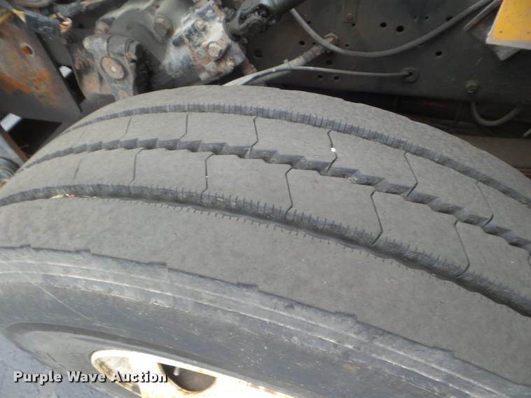 image for item DA5038 2001 International 4900 dump truck