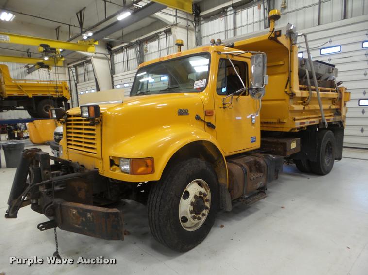 image for item DA5057 2002 International 4900 dump truck