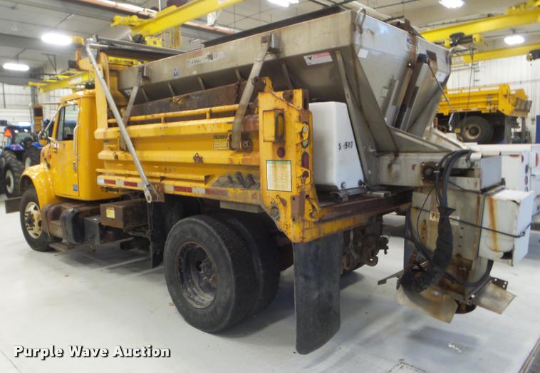 image for item DA5057 2002 International 4900 dump truck