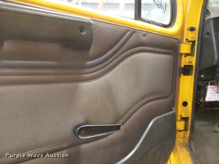 image for item DA5057 2002 International 4900 dump truck