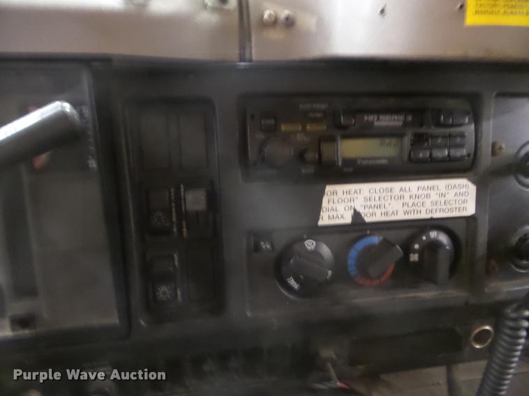 image for item DA5057 2002 International 4900 dump truck