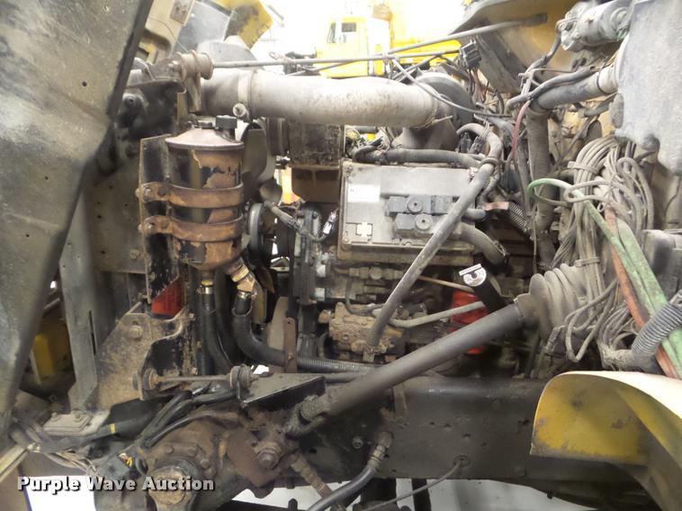 image for item DA5057 2002 International 4900 dump truck